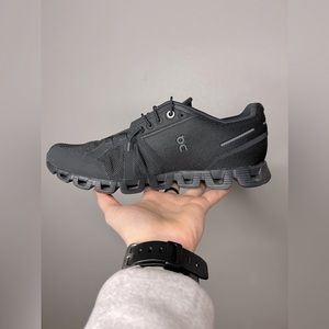 NWOT! Oncloud 5 All Black Men’s 8